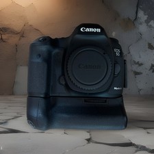 Canon EOS 5D Mark III DSLR
