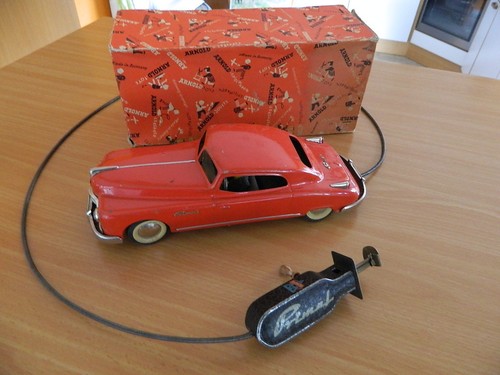 Arnold primat rot - primat,