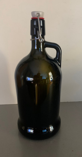 Leere bügelflasche mit griff - leere,