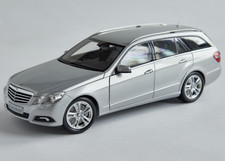 Minichamps Mercedes-Benz E-Klasse W212 T-Modell 1:18  Iridiumsilber-metallic
