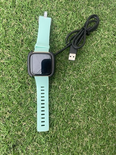 Fitbit versa smartwatch - 2,