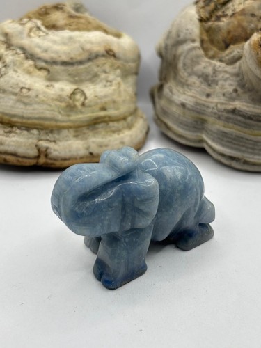 Elefant aus blauquarz - aus, –