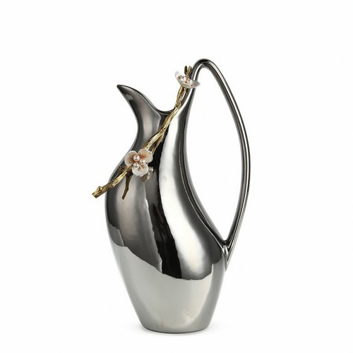 Metallvase mit
