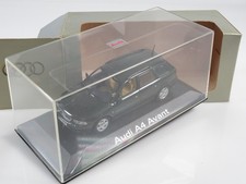 1:43 Minichamps Audi A4 Avant B5 Facelift 1999 grün met. Händlermodell