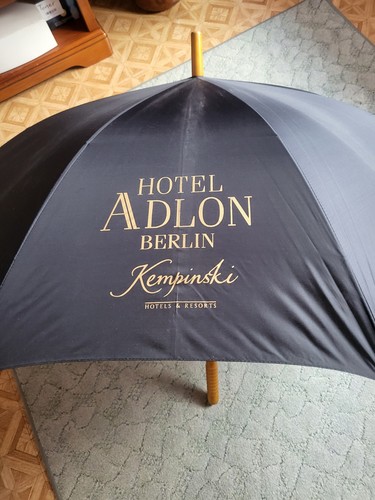 Regenschirm hotel adlon - regenschirm,