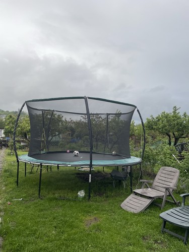 Rundes trampolin mit - rundes,