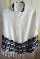 Alpaka Strick Poncho: weiß schwarz Inka Lama Alpaca Wolle Peru weich + warm