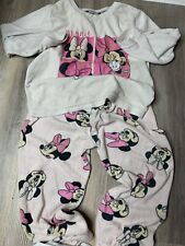 Tüte voller Sachen für ein 2-3 Jahre altes Mädchen