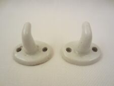 2 ZWEI KLEINE KERAMIK HAKEN KÜCHE TUCH WAND AUFHÄNGER ALT ANTIK WEIß HOOK H3390 