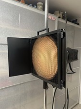 Multiblitz Reflektor mit 2 Klappenvorsatz und Wabenfilter