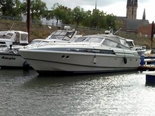 Motoryacht MOCHI CRAFT 47 GFK/Polyester 15m Lang 4,45m Breit 