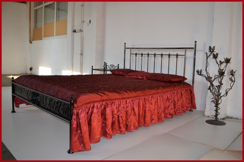 Altmodisches metallbett - altmodisches,