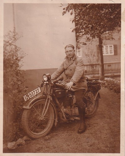 Foto herr mit motorrad - mit,