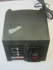 Milwaukee Schnellladegerät
