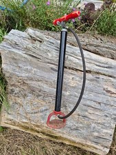 alte Luftpumpe mit Holzgriff Standluftpumpe H= 60 cm Fahrrad Oldtimer rotschwarz