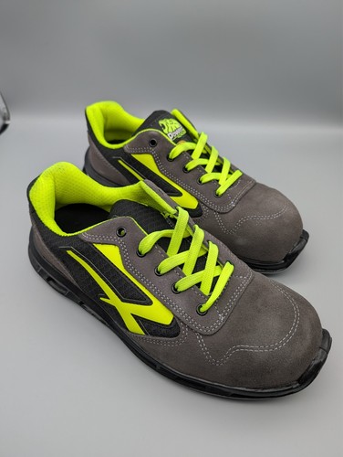 Power red lion yellow - lion,