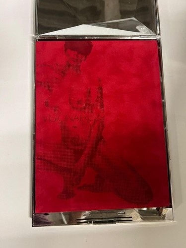 Visionaire woman - visionaire,