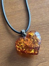 Halskette Bernstein Anhänger Herzform 2,5 cm breit 1 cm hoch