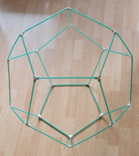 Meditation pentagon - 3d,
