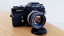 Minolta XE-7 mit MC Rokkor-PF 1:1,7 f=55mm Analoge Spiegelreflexkamera 35mm