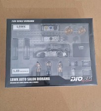 1:64 INNO64 LBWK Auto Salon Diorama DIO64-001 2021 Chrom und 3 Figuren OVP