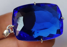 Großer blauer Tansanit