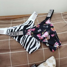 Sexy hochgeschnittene G-String