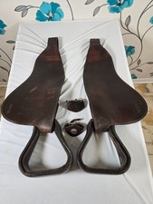 Barefoot Westernbügel mit breiten Westernfender Steigbügel