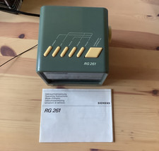 SIEMENS vintage Radio Radiowecker Wecker Typ RG 261 Würfelradio grün /blau