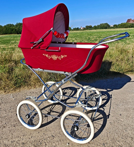 Klassischer kinderwagen retro - klassischer,