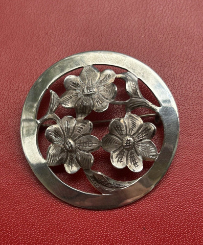 Brosche aus silber mit - aus,