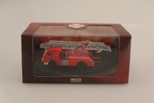 Renault Galion T2 Feuerwehr Leiterwagen im Maßstab 1:72 ATLAS mit PC-Vitrine NEU