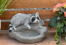 Steinfigur Waschbär Frostfest