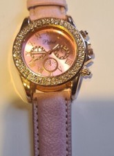 Damenuhr  Palast mit Strasssteinen besetzt 