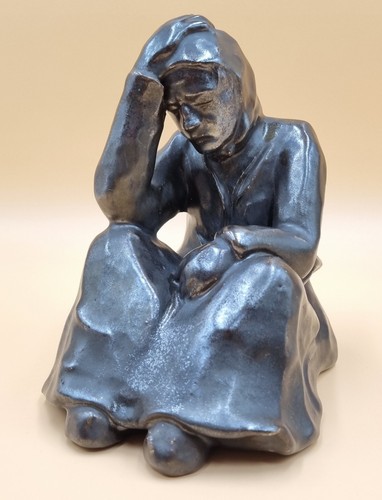 Berührende keramikfigur einer - keramikfigur,