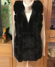 Pelzweste mit Kapuze. Fashion