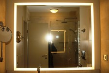 1213 beleuchteter LED Badspiegel groß Spiegel Bad Ausstattung Hotel 