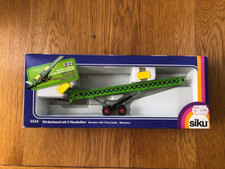 Siku 2555 Förderband mit 2 Heuballenaufzug mit 2 Heuballen, verpackt