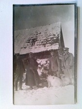 Soldaten und Offizier im