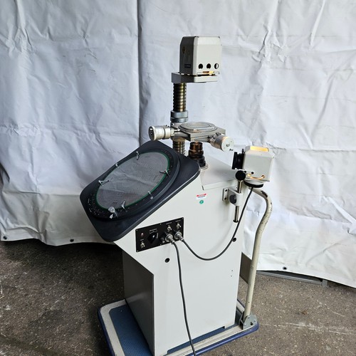 Mitutoyo profile projector - mitutoyo,