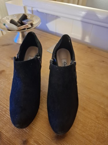 Schwarze wildleder - schwarze,