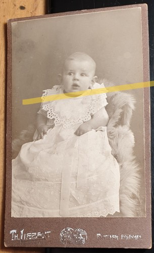 Sitting small child baby - small,