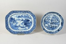 P45R54- 2x Asiatika Porzellan Servierplatte Schale mit Blaumalerei Tempelszene