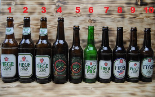 Alte leere bierflaschen - alte, fiege