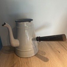 Weisse Kanne mit Holzgriff, Chocolatiere, Frankreich, Emaille, Email, vintage