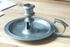 Von 1727 Zinn Kerze halten