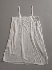 Antike Leibwäsche weiß