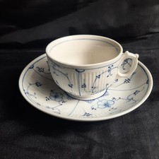 Antike Tasse mit Untertasse – Rauenstein Porzellan, ca 1830-1850