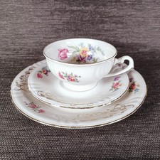 Sammeltasse + Untertasse + Teller,  3teilig, Markenlos, Porzellan