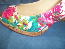 Peeptoo Pumps weiß Blumenmuster Gr. 39 - absolut neuwertig - Korkabsatz Plateau